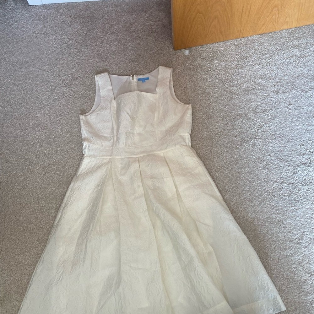 Draper James Elegant Cream rose detail dress